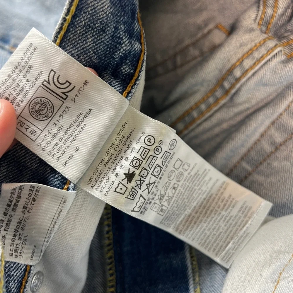 Levis 505 Regular Fit Jeans Mens 32x30 Light Wash Blue Straight Leg Distressed